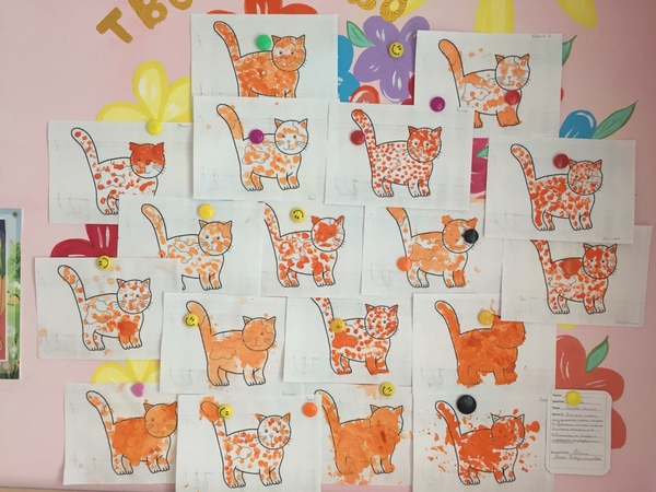 День кошек в средней группе. Рисование кошка в младшей группе. Котенок для рисования в младшей группе. Рисование в младшей группе на тему животные. Рисование в первой младшей группе на тему домашние животные.
